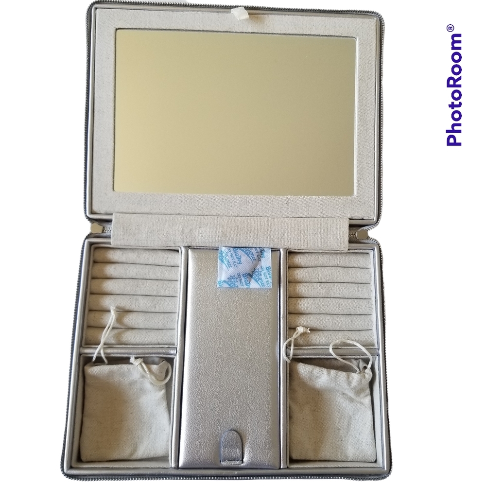 Brouk Croft Ave Luna Large Travel Silver Jewelry Case